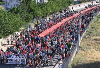 Kozluk şehit öğretmen için yürüdü