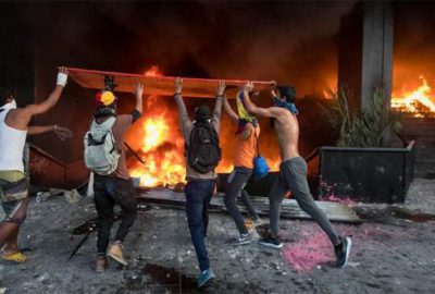 Yüksek Mahkeme binası ateşe verildi