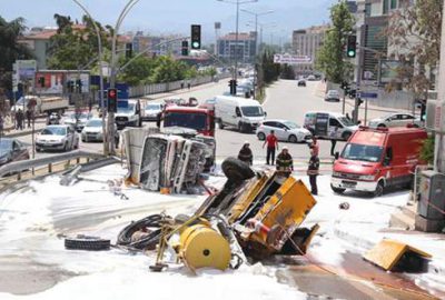 Kamyon 6 aracı biçti!.. Yaralılar var