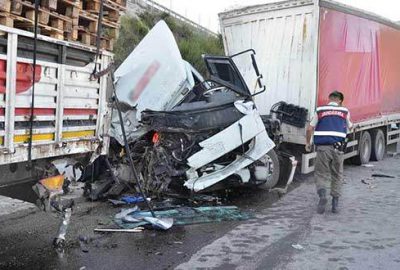 Bursa’da TIR kazası: 1’i ağır 2 yaralı