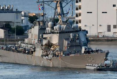 ABD destroyeri ile yük gemisi çarpıştı