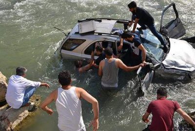 Araç dereye yuvarlandı: 1 ölü, 5 yaralı