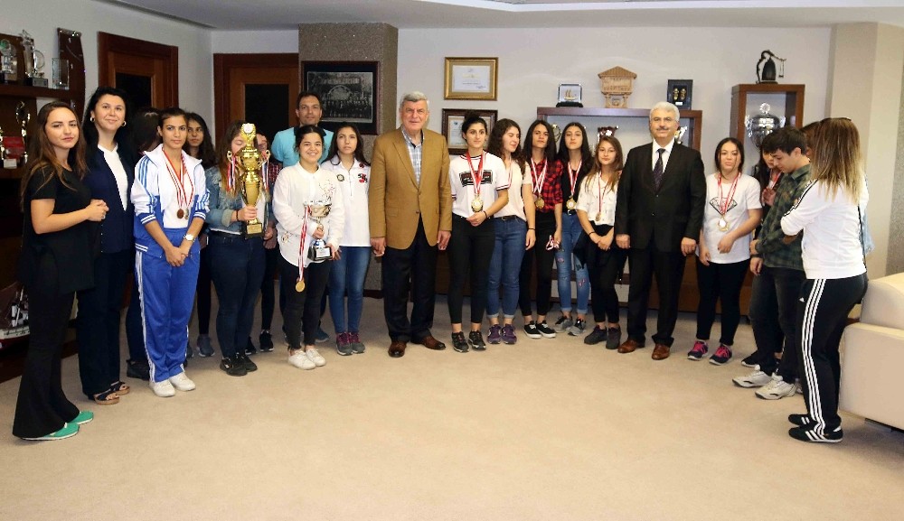 Başkan Karaosmanoğlu: “65 yaşındayım her gün spor yapıyorum”