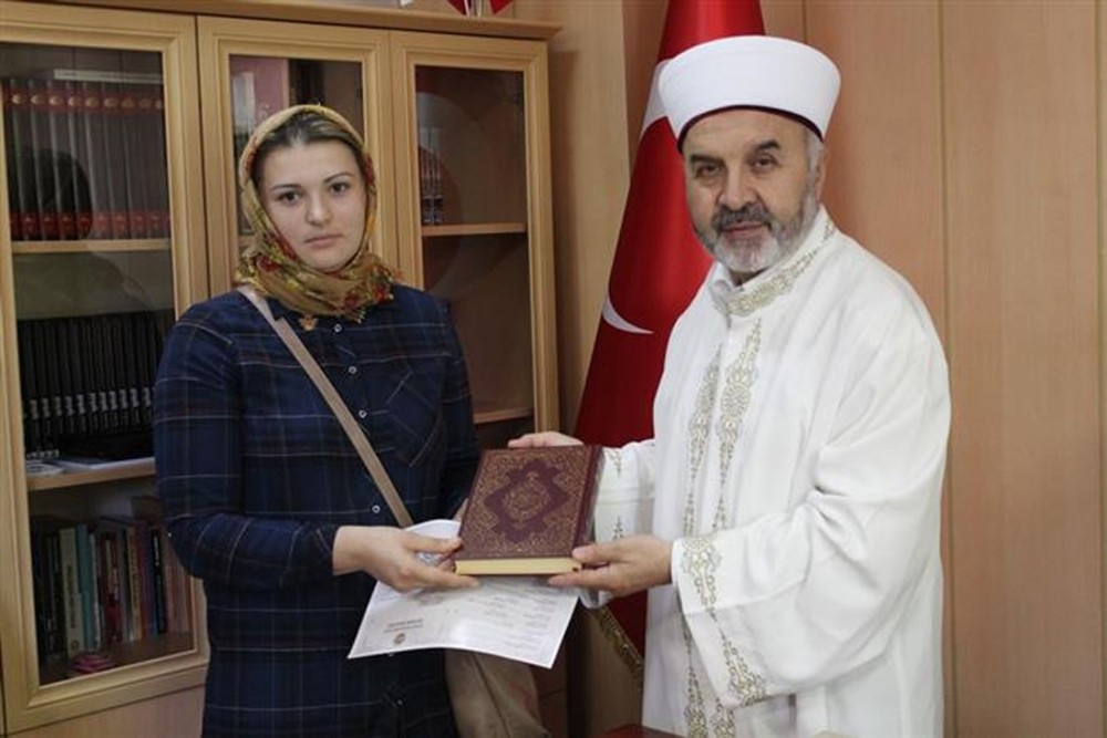 Moldovalı gelin Ramazan’ın maneviyatından etkilenerek Müslüman oldu