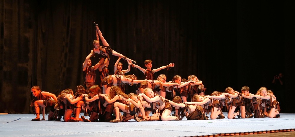 Yerelden evrensele dans büyüledi