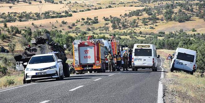 Zırhlı polis aracıyla hafif ticari araç çarpıştı: 5 ölü, 5 yaralı