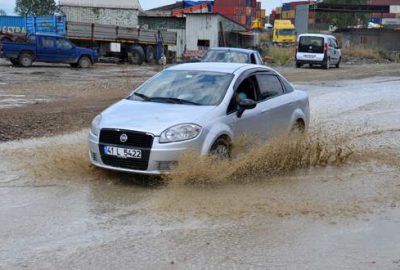 Serbest Bölge yolunda yağmur çilesi