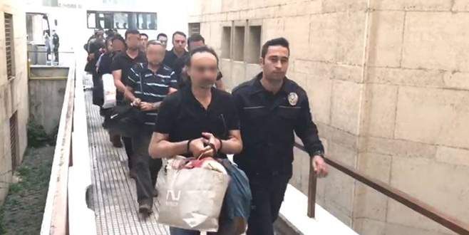 Bursa’da FETÖ’den gözaltına alınan 19 doktor adliyede