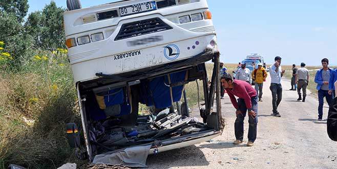 Bursa’da tarım işçilerini taşıyan otobüs tarlaya yuvarlandı: 25 yaralı