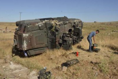 İki ilde zırhlı araçlar devrildi: 13 polis yaralandı