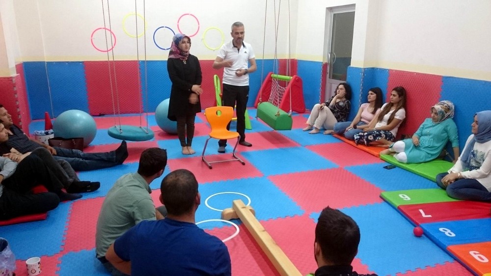 ´Oyun Terapisi Eğitimi´ verildi