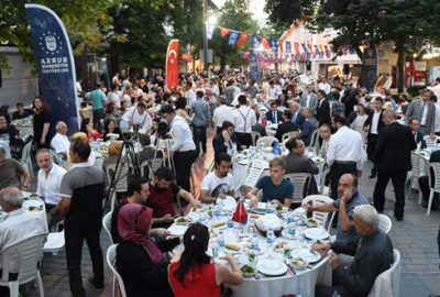 İftar bereketi Cumhuriyet Caddesi’nde yaşandı