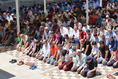 Ramazan’ın son cuma namazında Ulu Cami’ye akın ettiler