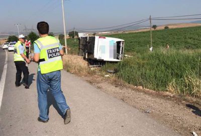 Yolcu otobüsü devrildi: 1 ölü