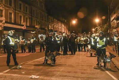 Londra’da gergin gösteri