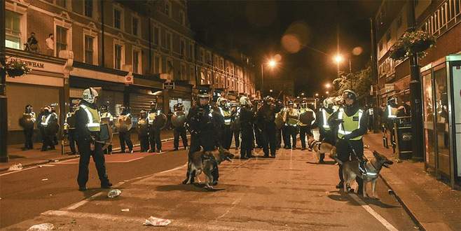 Londra’da gergin gösteri