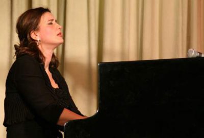 Bursa’da festival Anjelika Akbar ile başlıyor