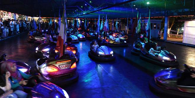 Bayramda çocuklar lunaparka akın etti