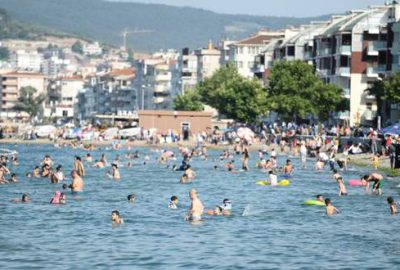 Sıcaktan bunalan Bursalılar denize koştu