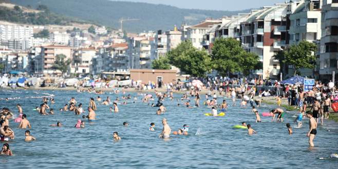 Sıcaktan bunalan Bursalılar denize koştu