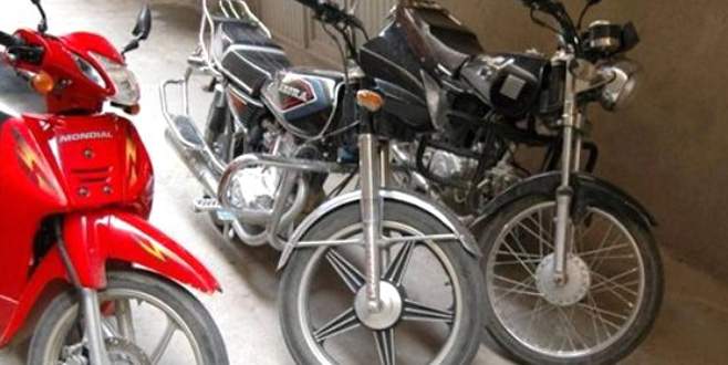 Önce çalıp sonra parçalıyorlar