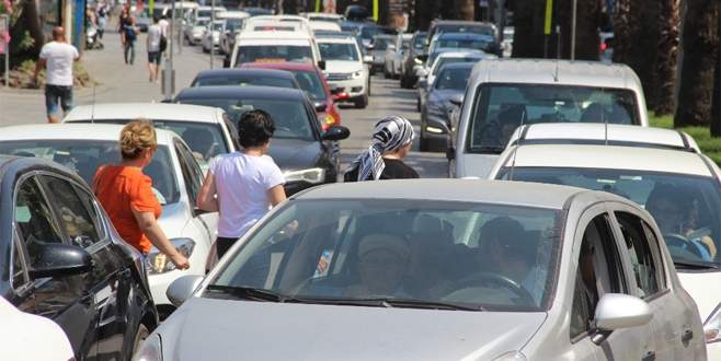 Çanakkale’de bayram sonrası araç kuyruğu devam ediyor Çanakkale’de bayram sonrası araç kuyruğu devam ediyor