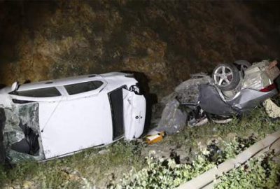 Üç araç birbirine girdi: 3 ölü, 4 yaralı