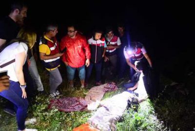 Çeşmeden eve dönüş yolunda kaza: 2 ölü, 1 yaralı