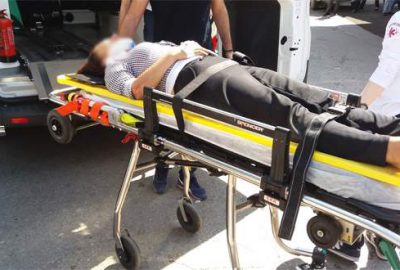 Kadını seyir halindeki araçtan yola attılar