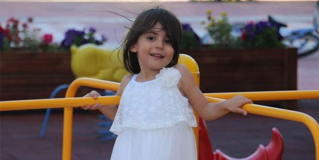 SMA hastası Elif tedavi olmayı bekliyor