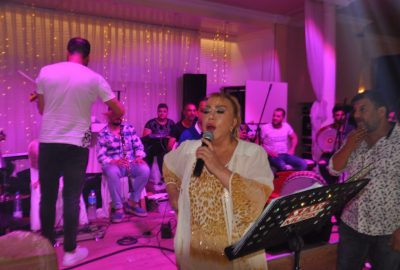 Mine Koşan Biga’da düğünde sahne aldı