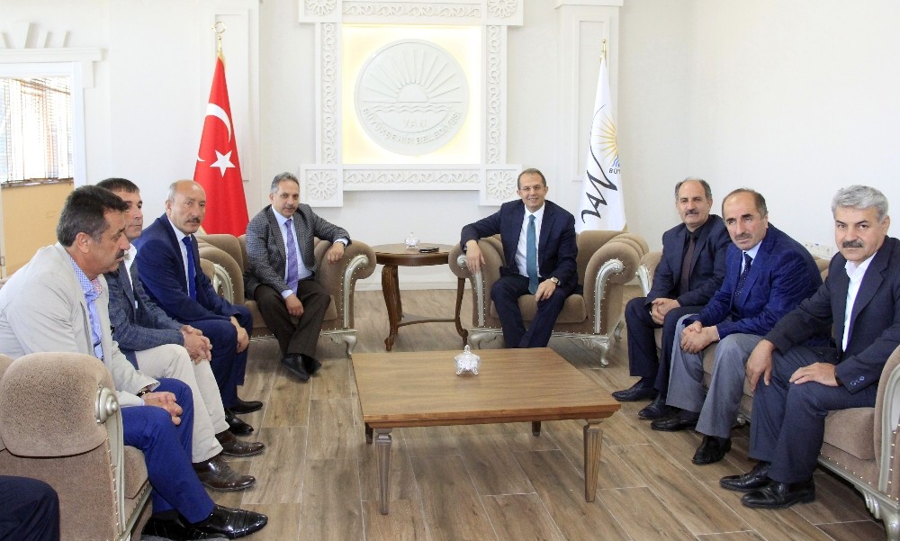 Vali Taşyapan, Büyükşehir Belediyesine veda etti