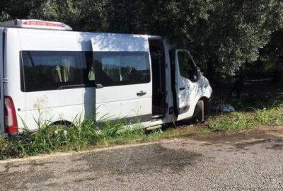 Minibüs, ticari araca çarptı: 8 yaralı