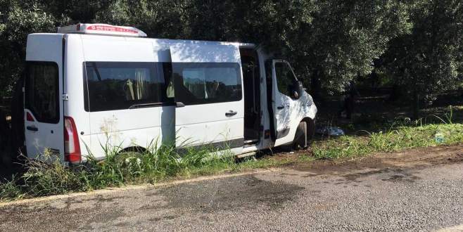 Minibüs, ticari araca çarptı: 8 yaralı