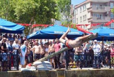 Kabotaj bayramında yağlı direk yarışması heyecanı