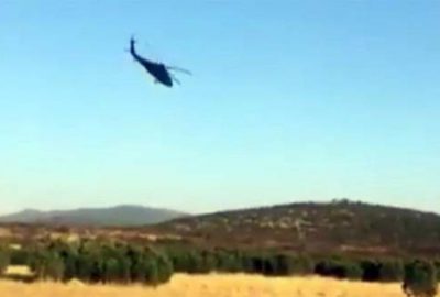 Skorsky pilotu helikopterle Mehmetçiği selamladı