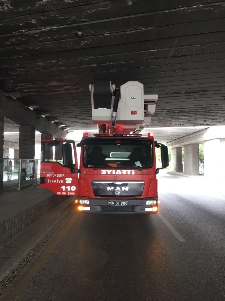 Büyükşehir Belediyesi, itfaiye araçlarıyla köprü altı geçiş testi yaptı