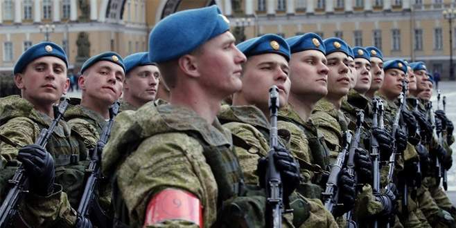 Rusya, Ukrayna sınırına 60 bin asker gönderdi Rusya, Ukrayna sınırına 60 bin asker gönderdi