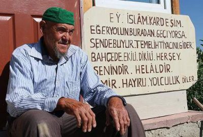Kütahya'da bir hayırsever, adeta dinlenme tesisine çevirdiği yol kenarındaki bahçesinde