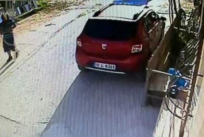 Çaldığı araç yolda kalınca iple çekti
