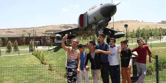 Eski savaş uçakları turizmin hizmetinde