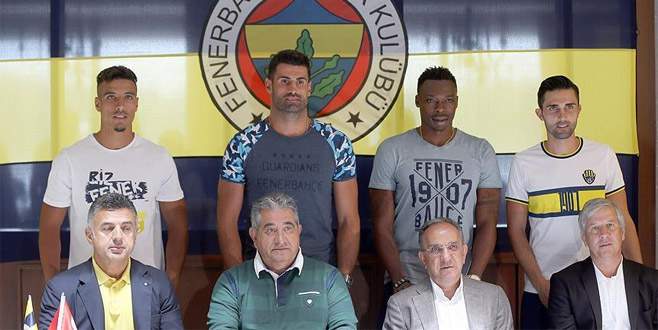 Fenerbahçe’de toplu imza töreni