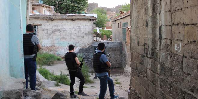 Diyarbakır’da hava destekli şafak operasyonu