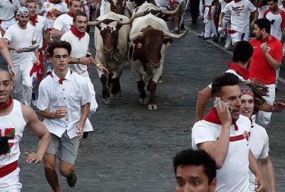 San Fermin Festivali’nde boğalarla ilk koşu yapıldı