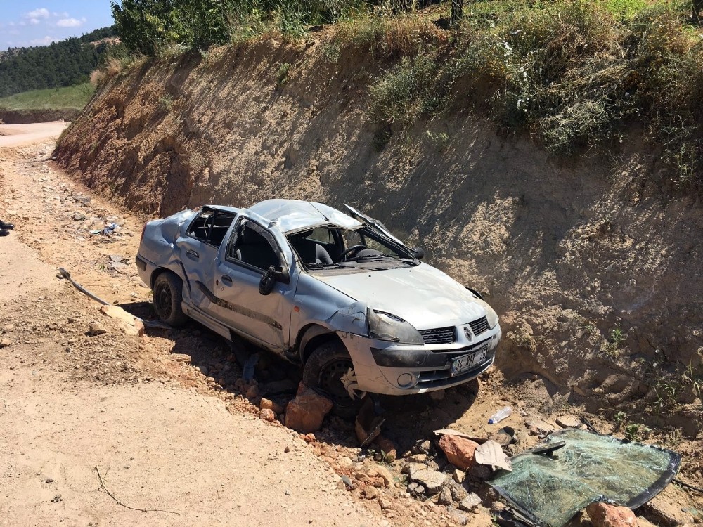 Bilecik’te otomobil takla attı: 2 yaralı