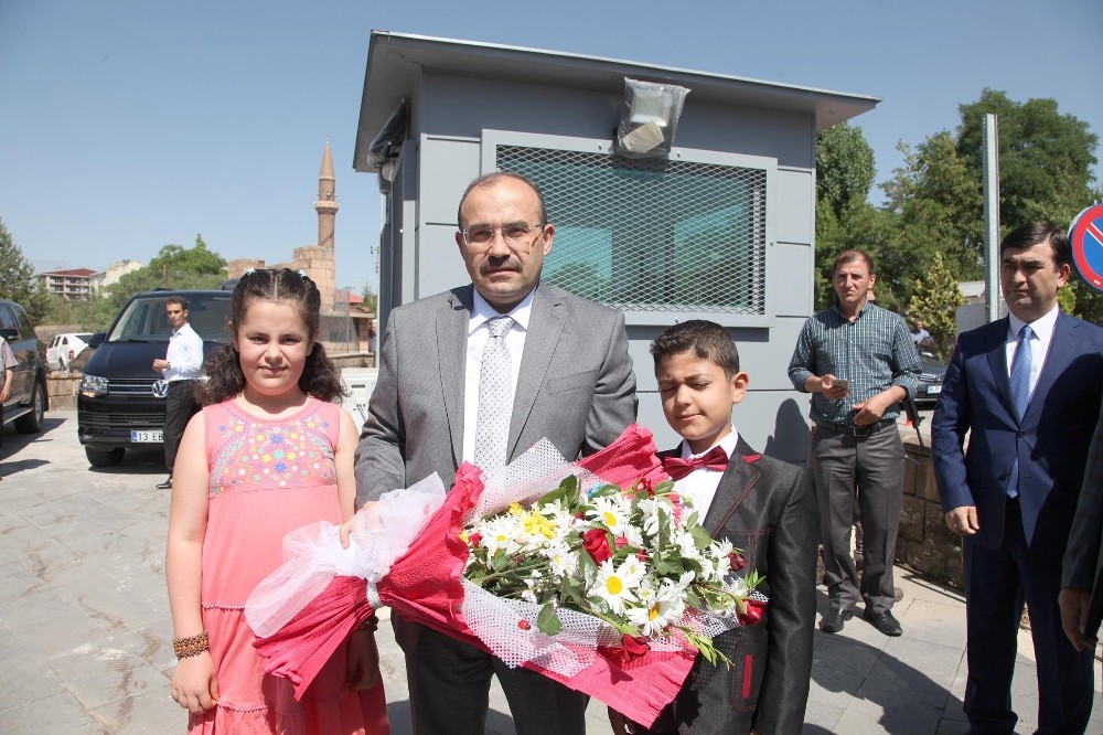 Vali Ustaoğlu’ndan Ahlat’a ziyaret