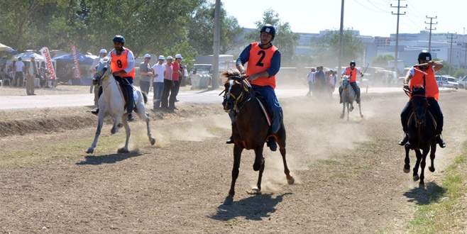 Nilüfer Rahvan At Yarışları nefes kesti