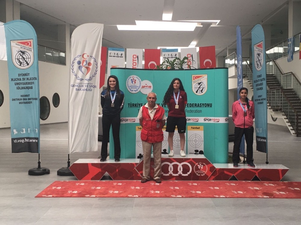 Diyarbakırlı atıcılardan madalya ve kupa