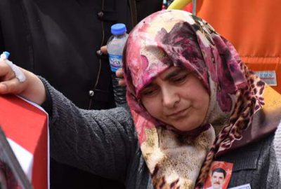 Şehit eşinin acısına dayanamadı