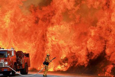 California alevler içinde